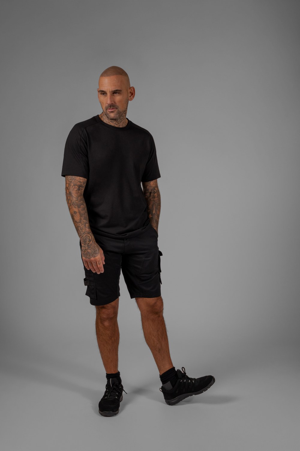 TRICORP Arbeitsshorts 2-Way Stretch Redefined in Black – Modellansicht