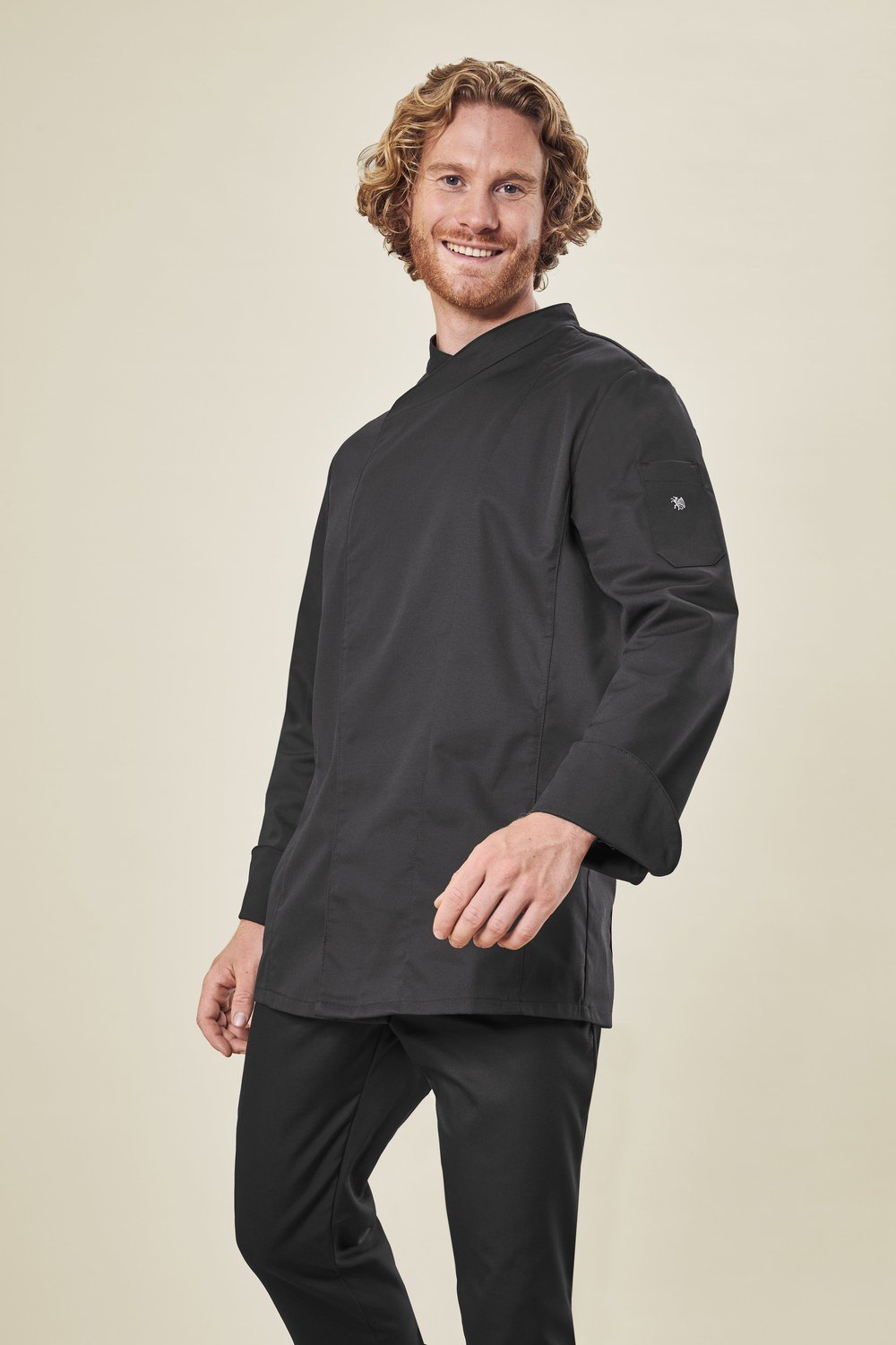 Greiff Kochjacke mit Jerseyrücken RF in Schwarz – Modellansicht