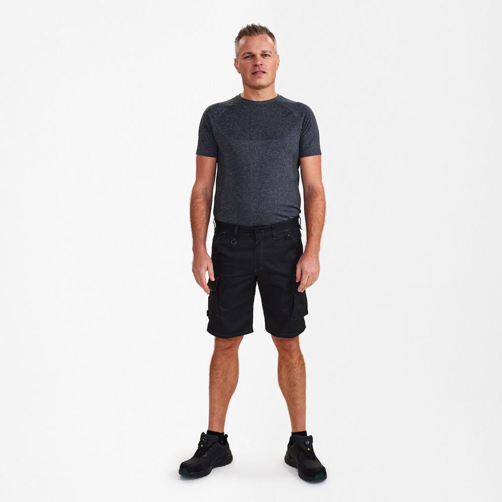 ENGEL X-treme 6360-186 Arbeitsshorts aus Stretch in Schwarz – Modellansicht