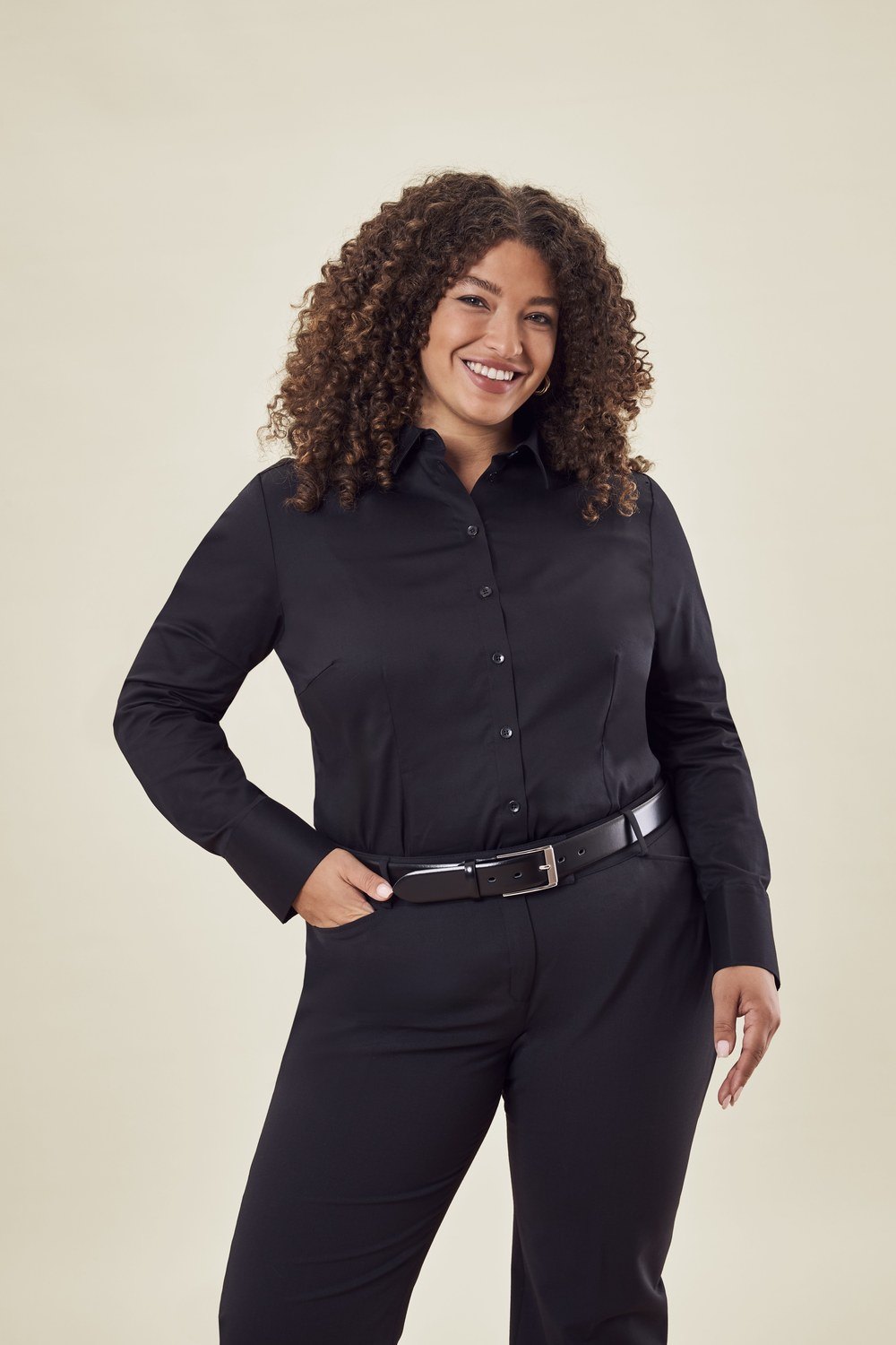 Greiff Damen-Bluse 1/1 RF Premium in Schwarz – Modellansicht