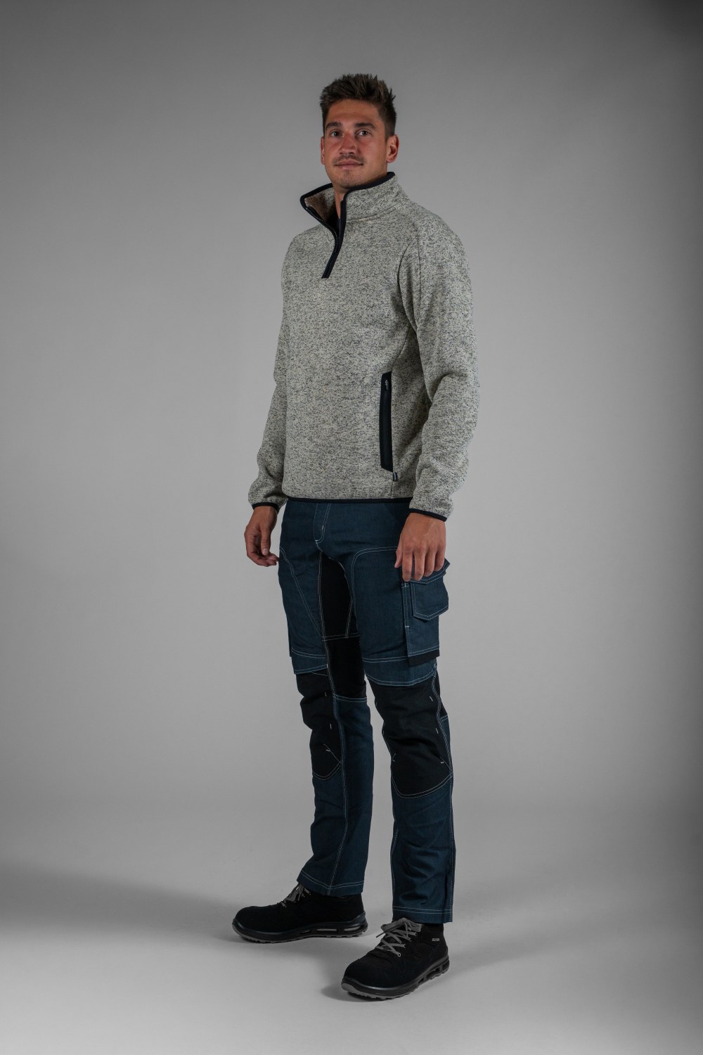 TRICORP 1/4 Zip Strickfleecejacke Redefined in Sand – Modellansicht