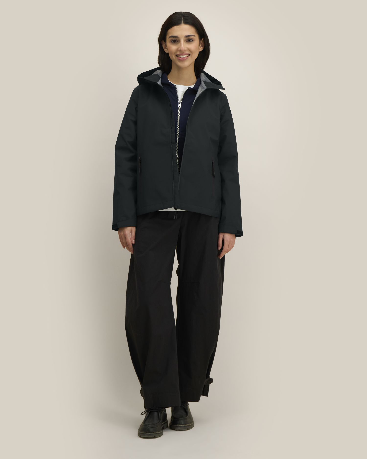 Stanley Stella Stella Stormer in Black – Modellansicht