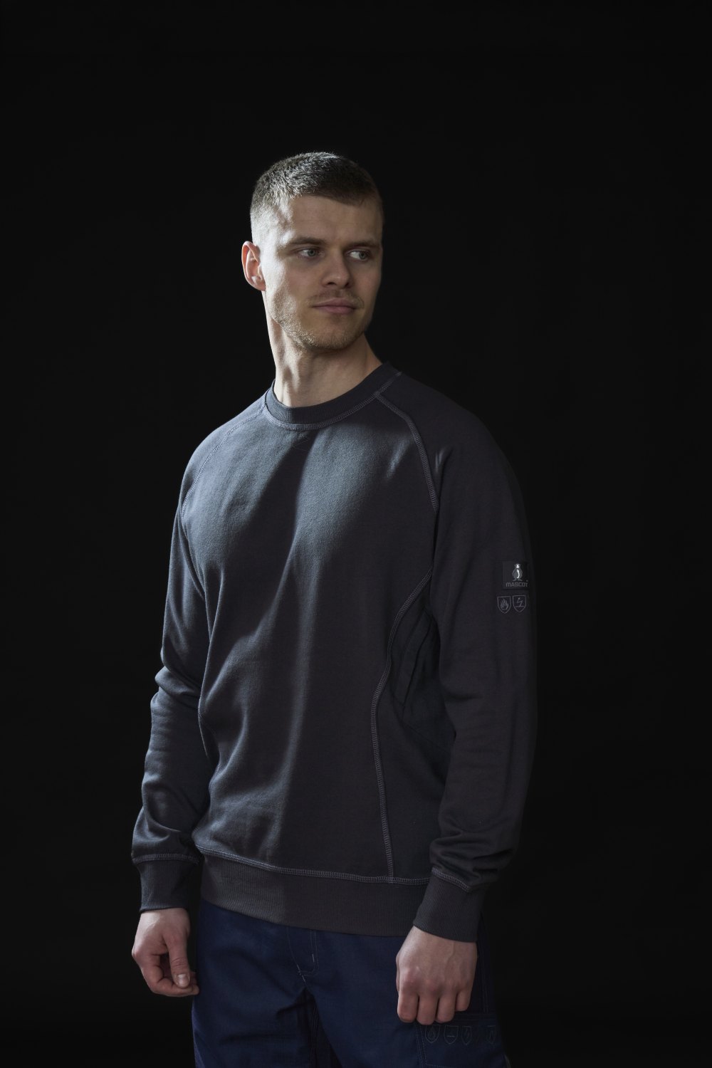 MASCOT Horgen Sweatshirt in Schwarzblau – Modellansicht