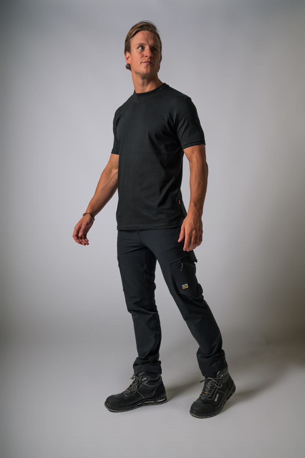 TRICORP T-Shirt 200g Waschbar 60°C in Black – Modellansicht