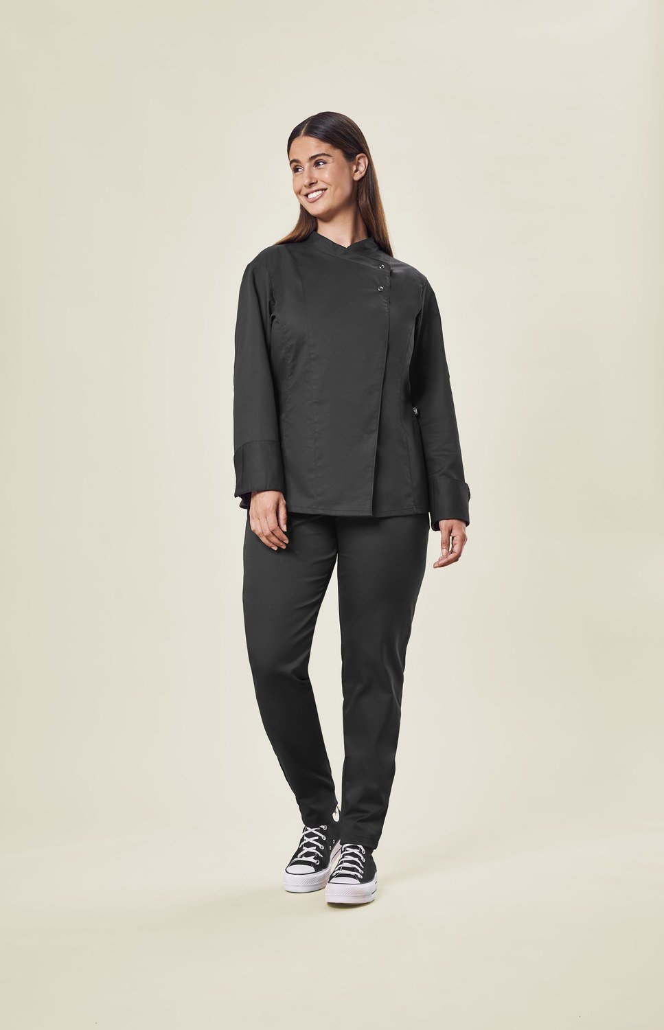 Greiff Damen-Kochjacke mit Jerseyrücken RF in Schwarz – Modellansicht