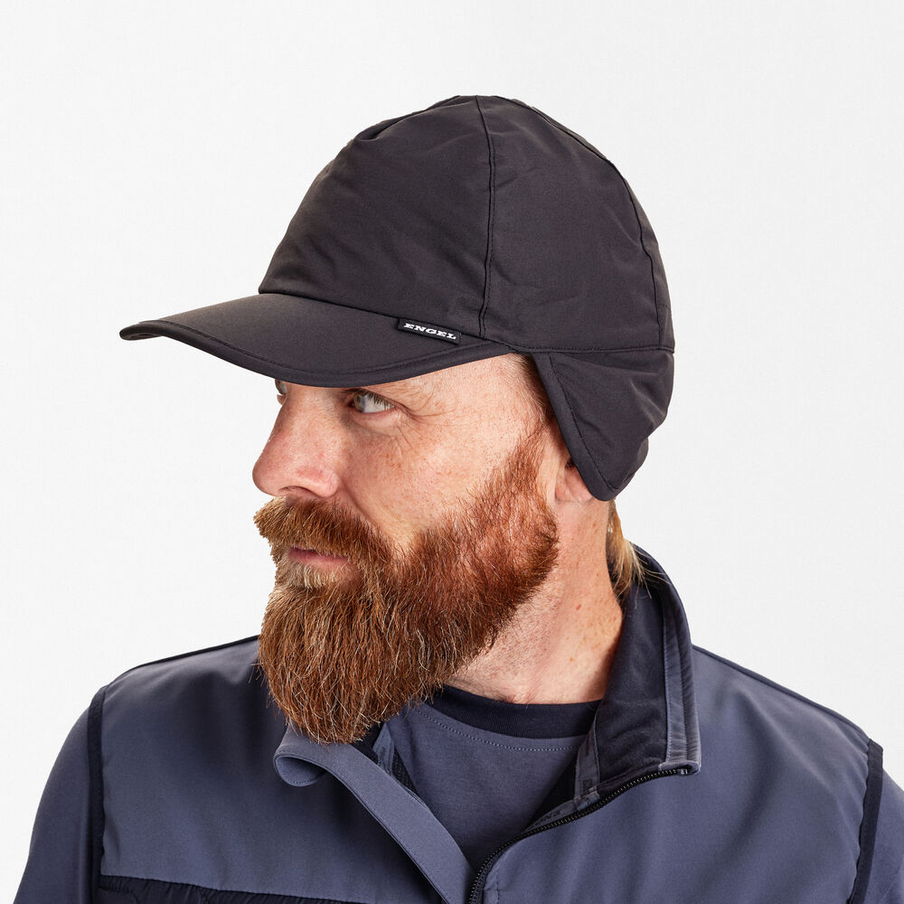 ENGEL Winter 9096-19 Cap mit Ohrenklappen in Schwarz – Modellansicht