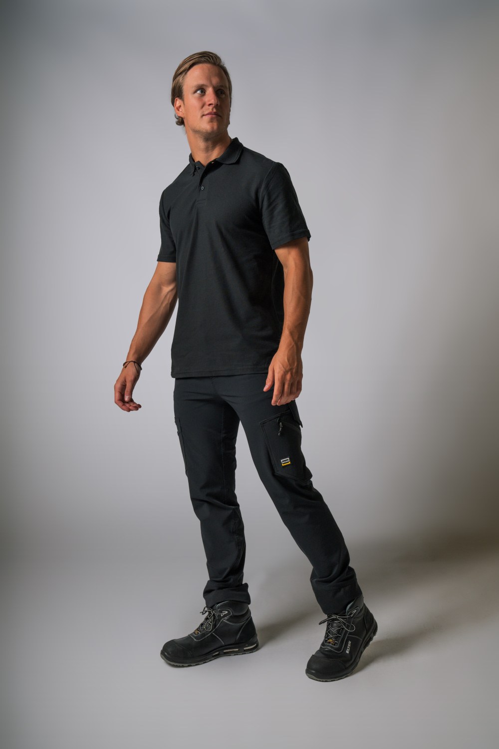 TRICORP Poloshirt 180 Gramm in Black – Modellansicht