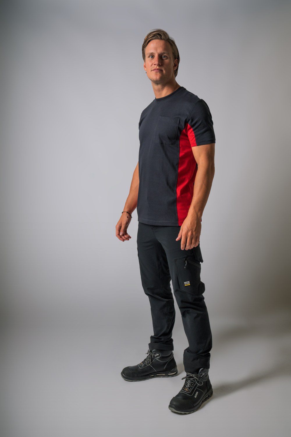 TRICORP T-Shirt Bicolor Brusttasche in Navy-Red – Modellansicht