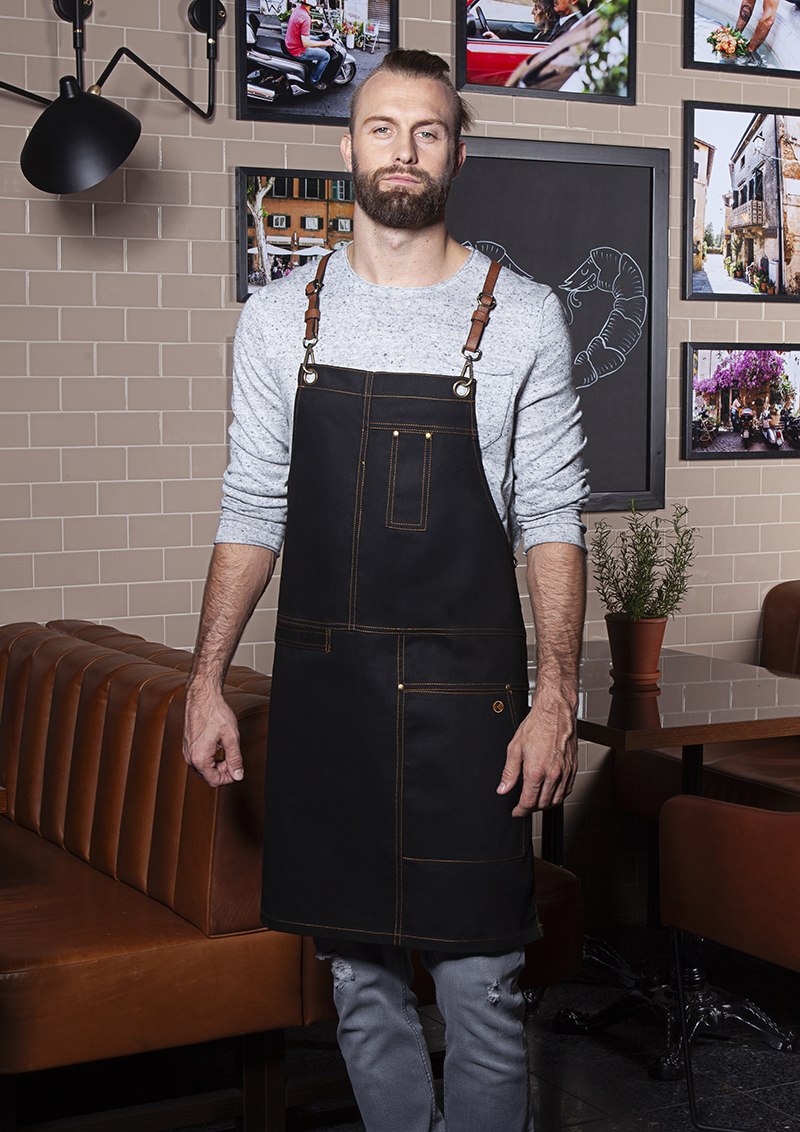 Karlowsky Latzschürze Urban X-Style in Schwarz – Modellansicht
