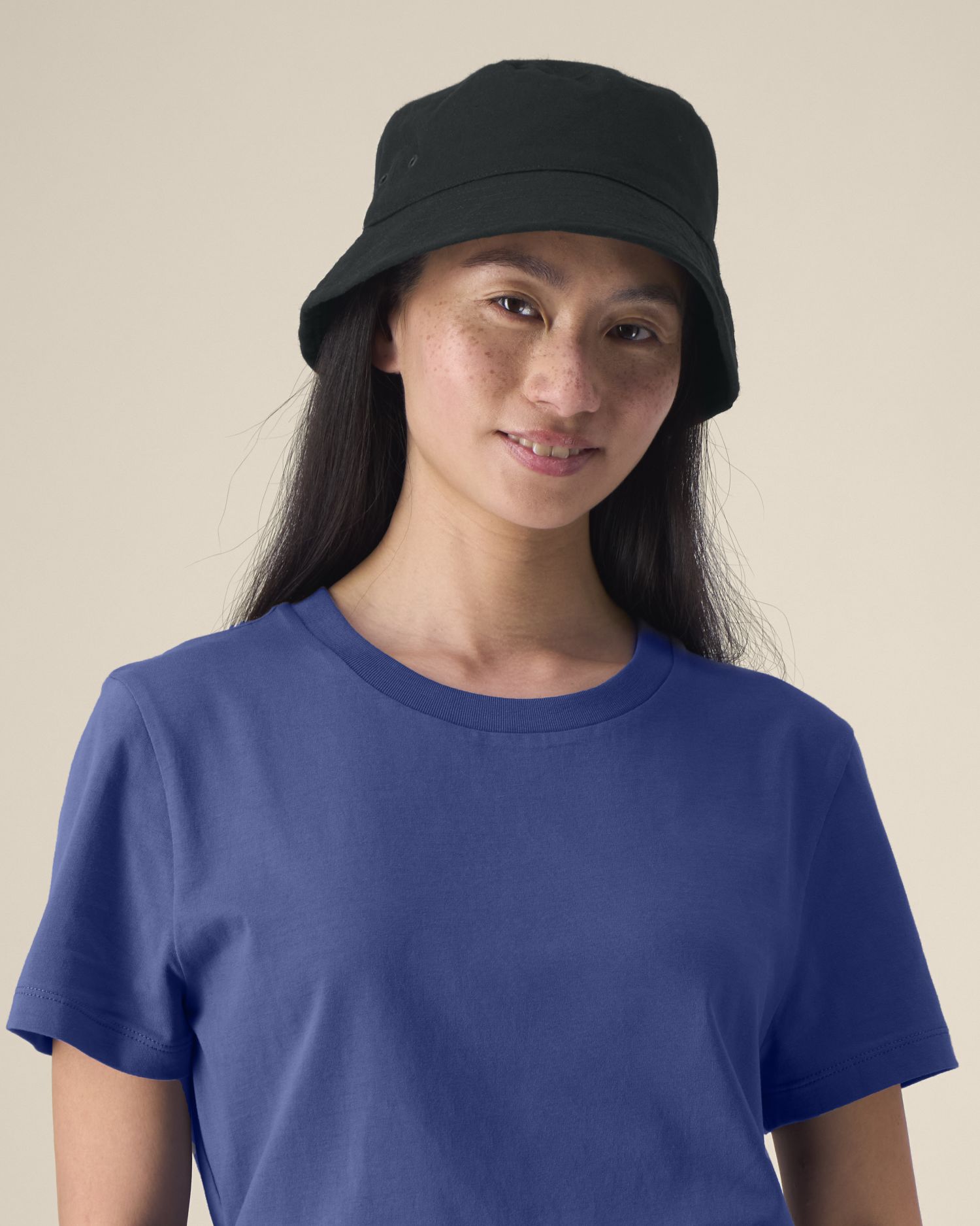 Stanley Stella Bucket Hat in Black – Modellansicht