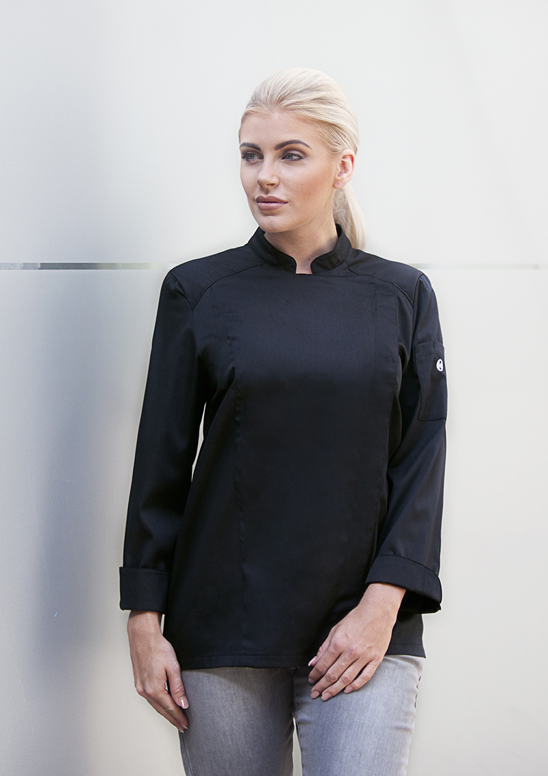 Karlowsky Damenkochjacke Naomi in Schwarz – Modellansicht