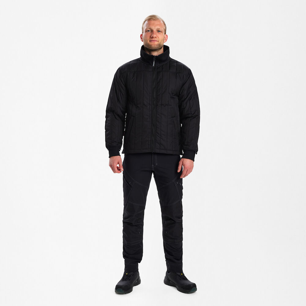 ENGEL Extend 1152-304 Steppjacke in Schwarz – Modellansicht