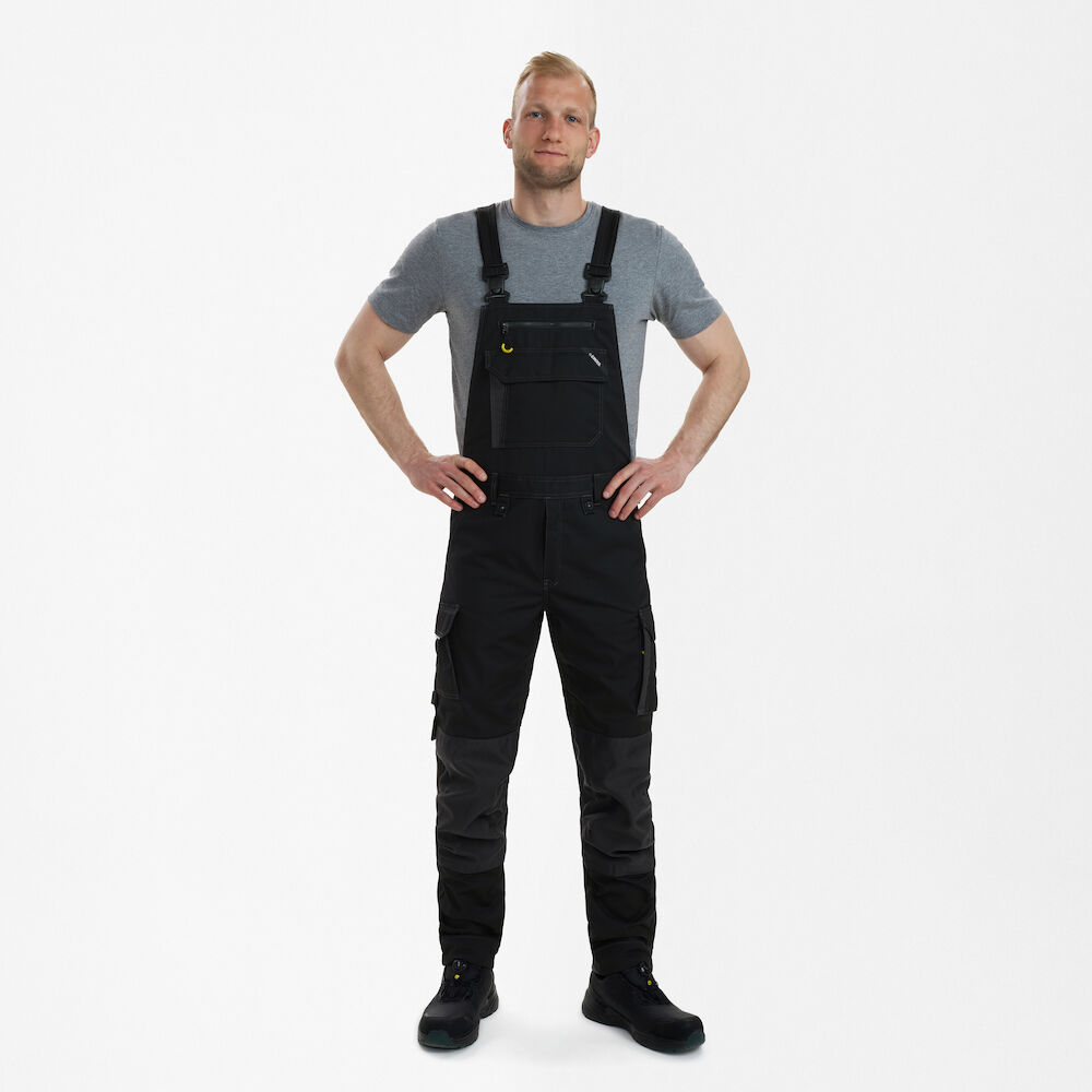 ENGEL X-treme 3362-740 Latzhose mit Stretch in Schwarz/Anthrazit Grau – Modellansicht