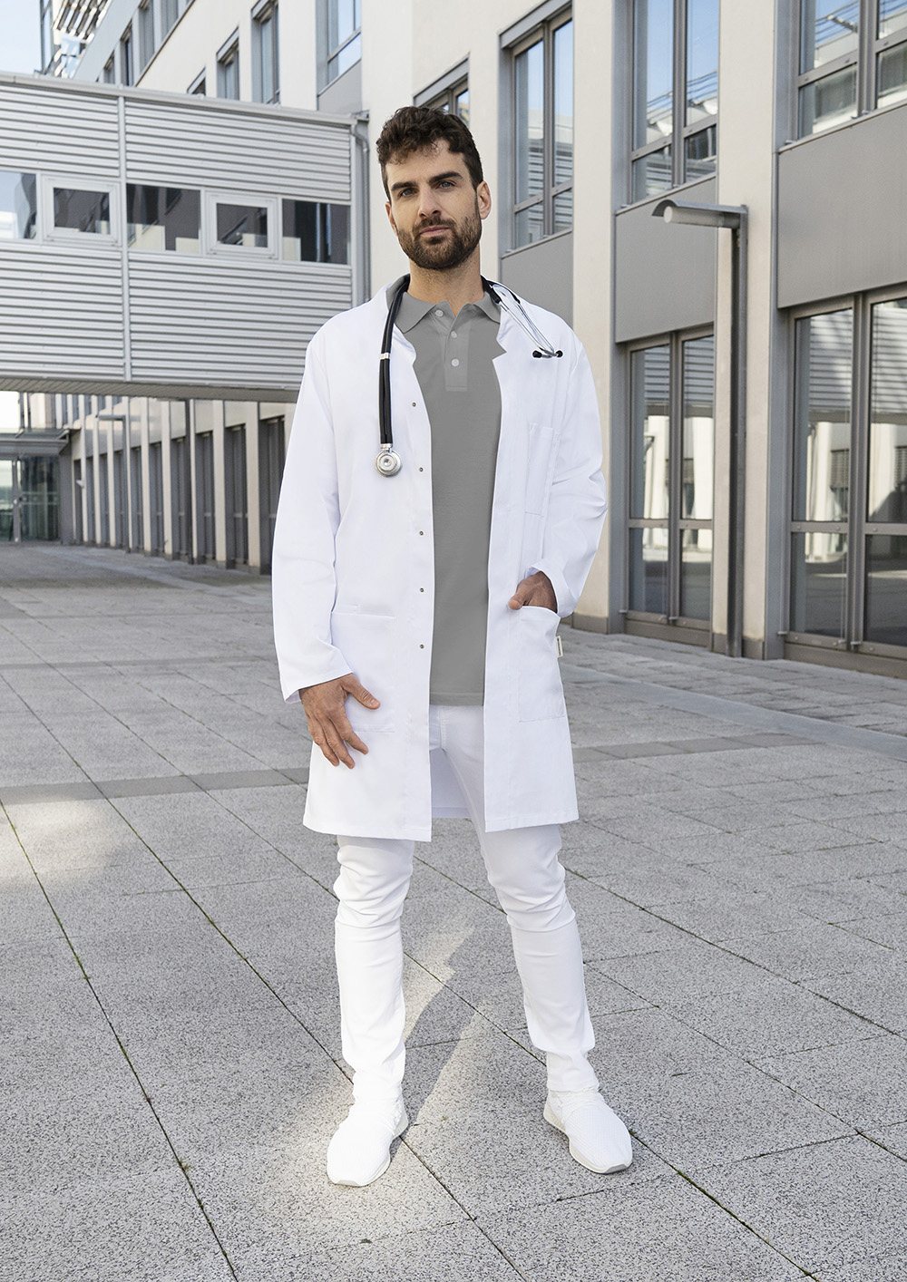 Karlowsky Herren Arzt- und Labormantel Modern-Shape mit Stehkragen in Weiß – Modellansicht