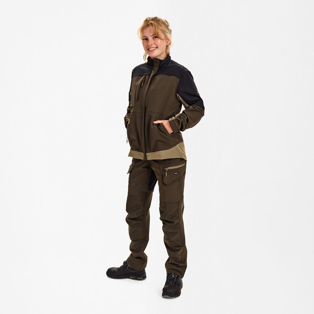 ENGEL Entire 1341-234 Damen Arbeitsjacke mit 4-Wege-Stretch in Forest Green/Schwarz – Modellansicht