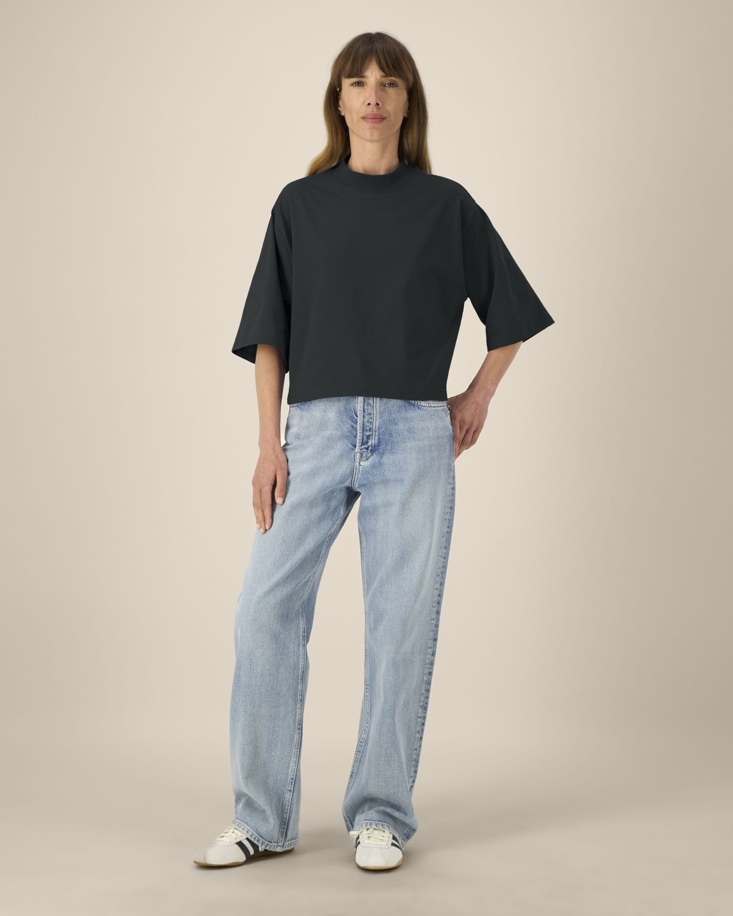 Stanley Stella Stella Raya in Black – Modellansicht