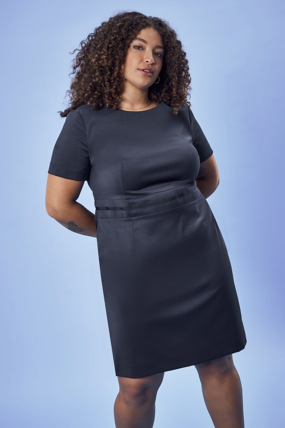 Greiff Damen-Etuikleid RF Modern 37.5 in Dunkelblau – Modellansicht