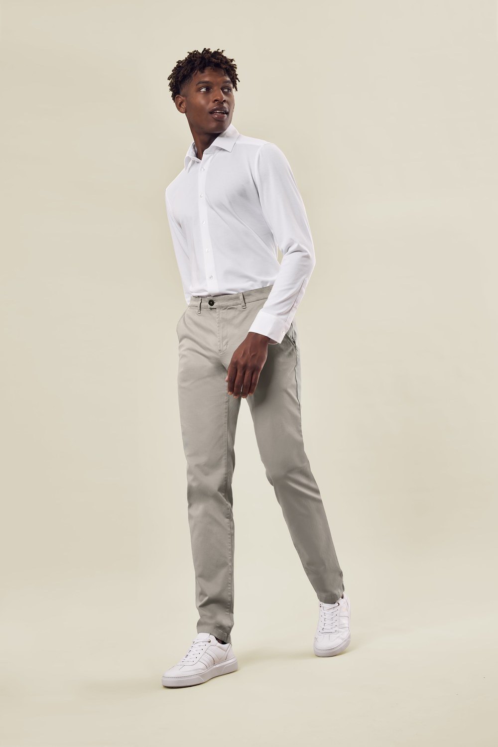 Greiff Herren-Chino RF Casual in Kitt – Modellansicht