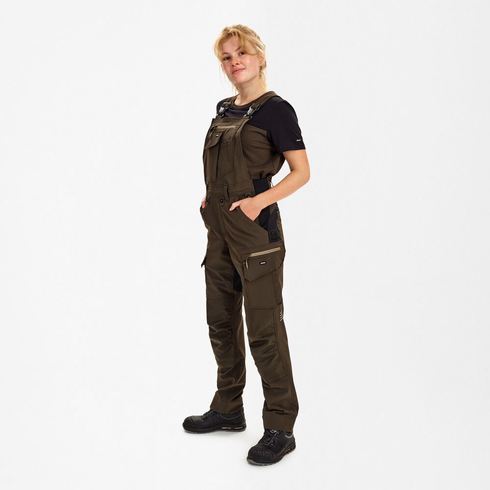 ENGEL Entire 3341-234 Damen Latzhose mit 4-Wege-Stretch in Forest Green/Schwarz – Modellansicht