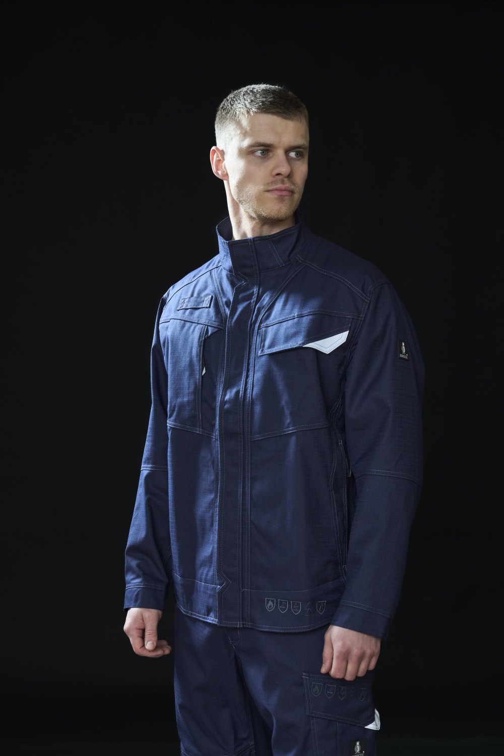 MASCOT Romont Jacke in Schwarzblau – Modellansicht