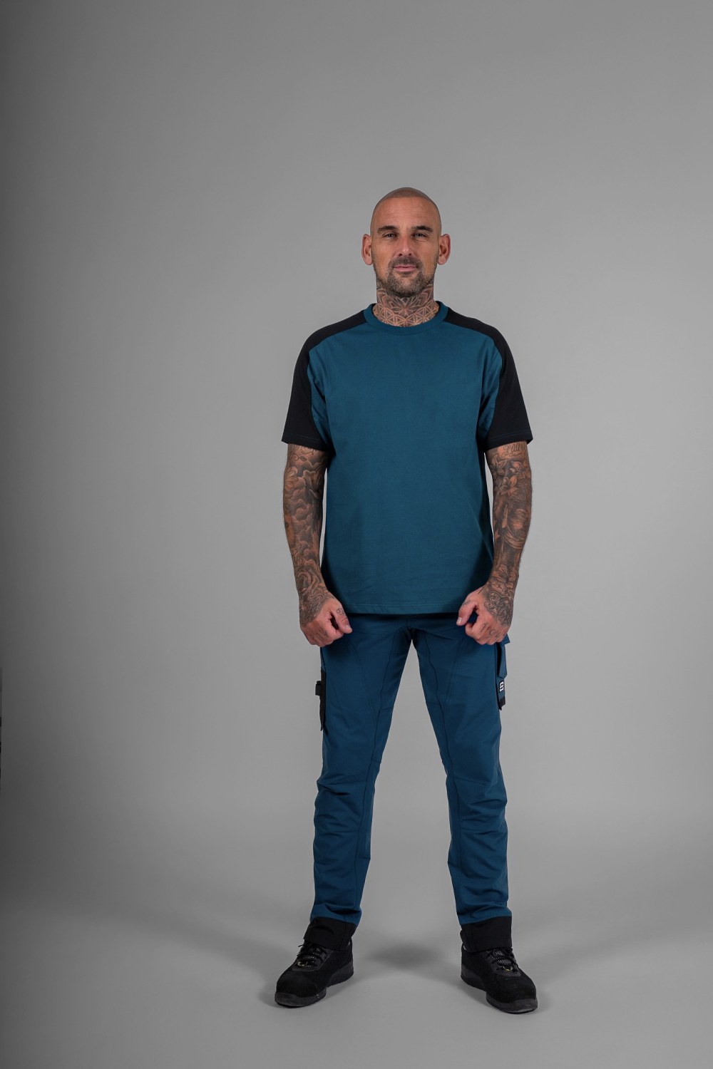 TRICORP T-Shirt Bicolor Redefined in Teal-Black – Modellansicht