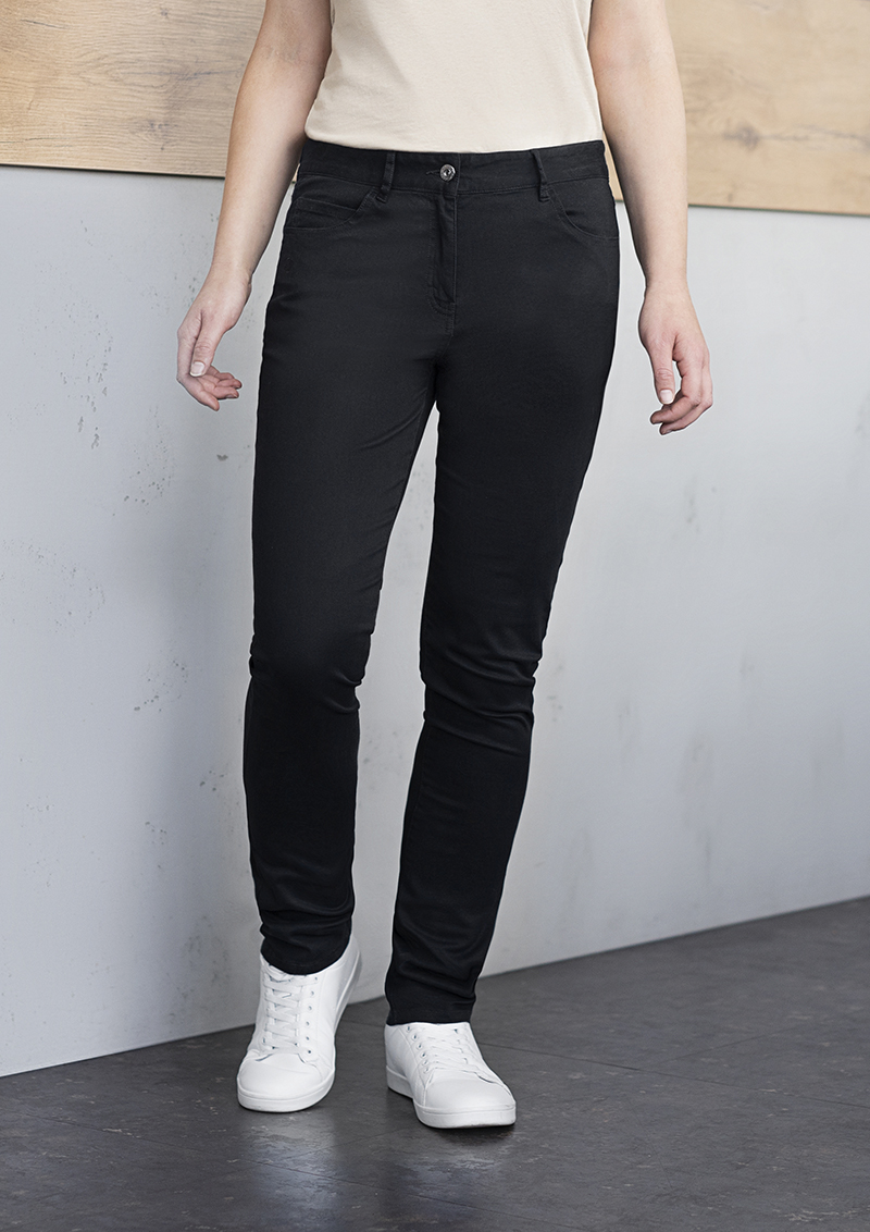 Karlowsky Damen 5-Pocket-Hose Classic-Stretch in Schwarz – Modellansicht