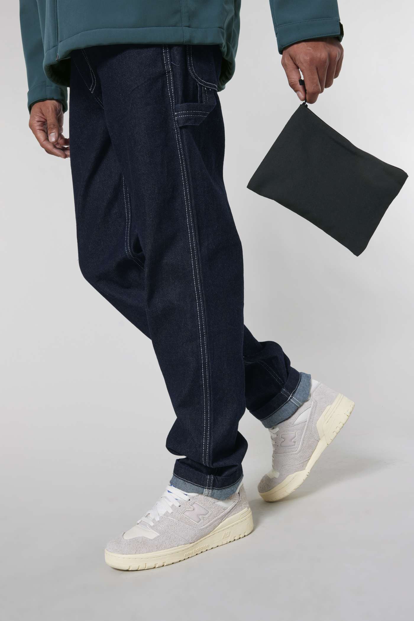 Stanley Stella Pencil Case am Modell