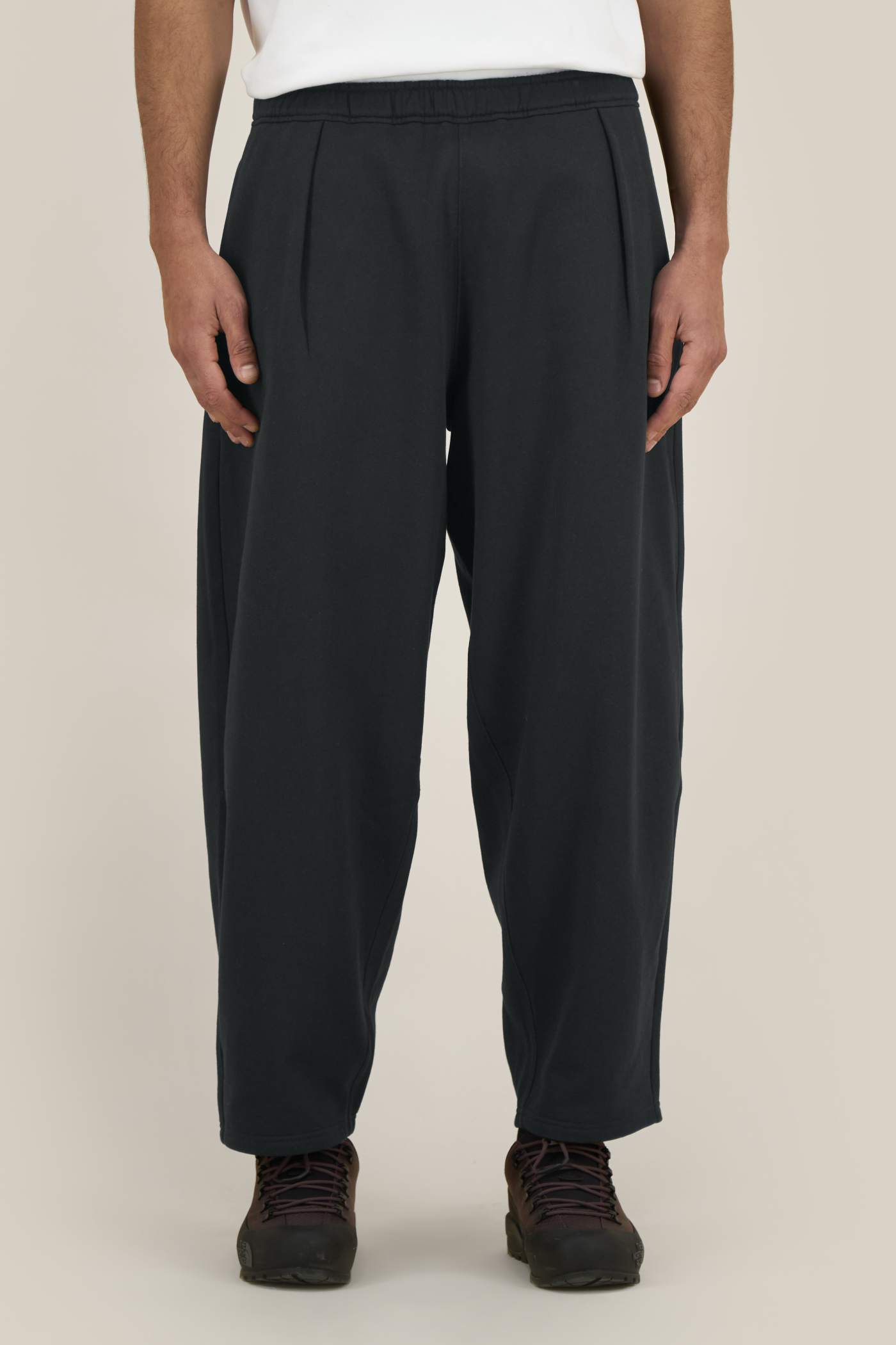 Stanley Stella Barreler Oversized Jogginghose am Modell