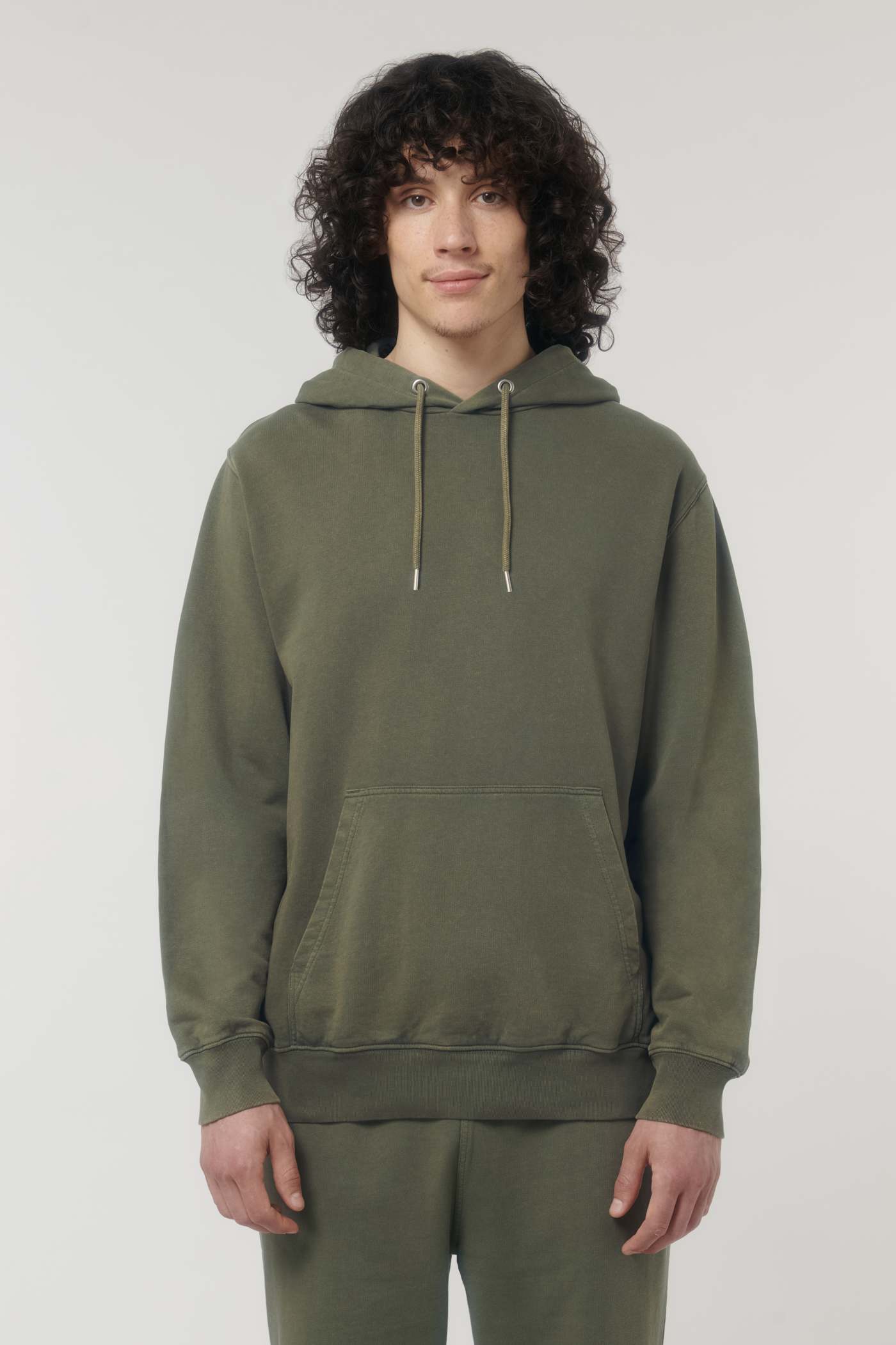 Stanley Stella Archer Vintage Hoodie am Modell