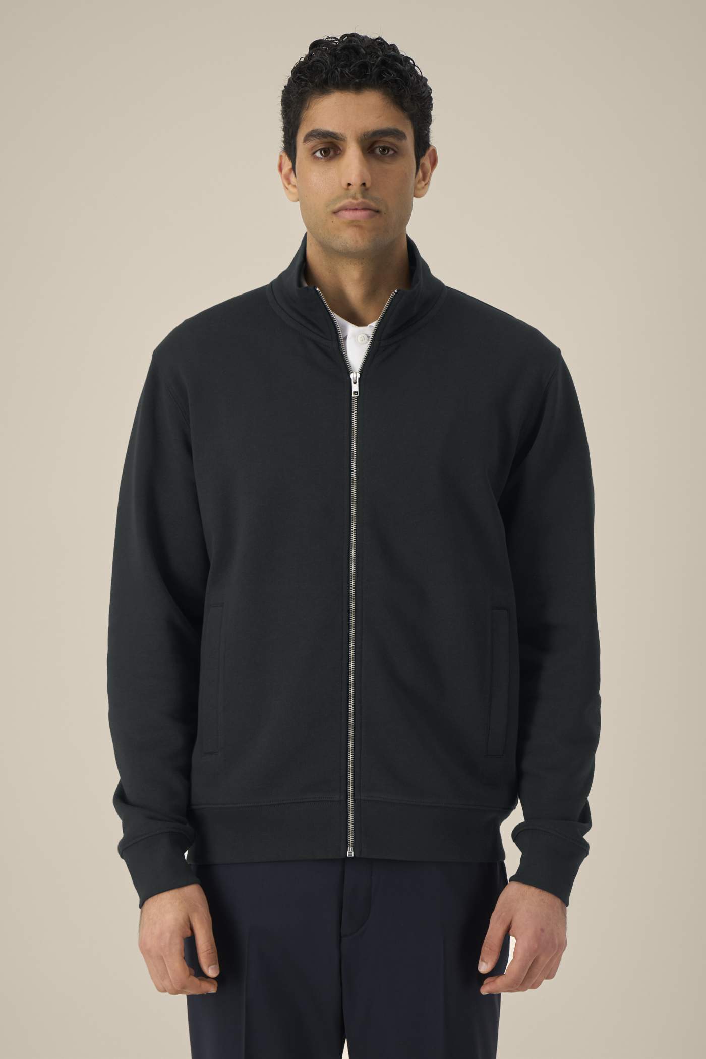 Stanley Stella Trailer 2.0 Sweatshirt am Modell