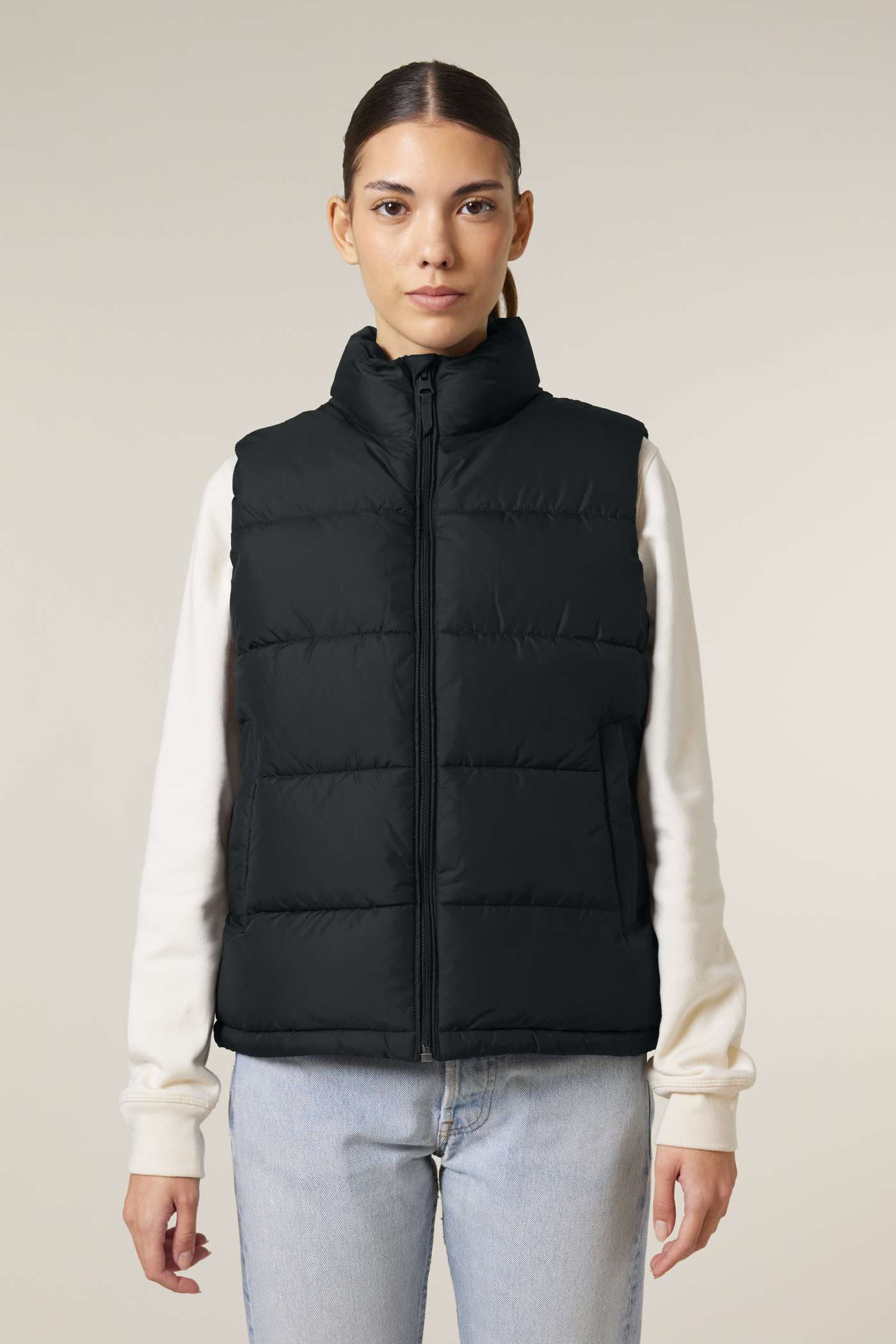 Stanley Stella Puffer Gilet am Modell, Damen