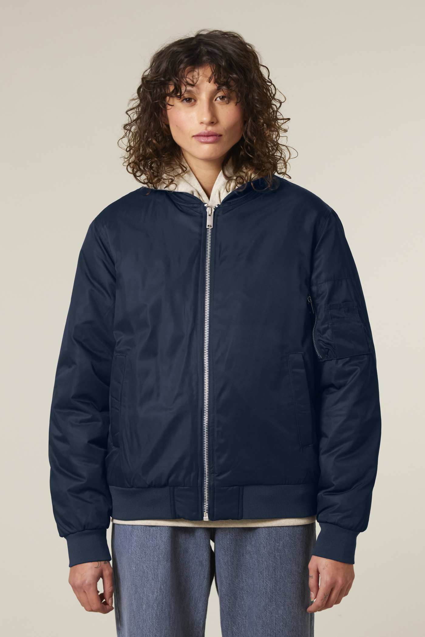 Stanley Stella Bomber 2.0 am Modell, Damen