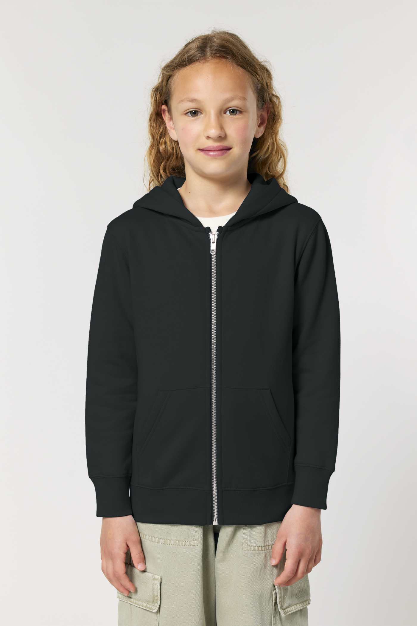 Stanley Stella Mini Cultivator 2.0 Kinder-Zip-Hoodie am Modell