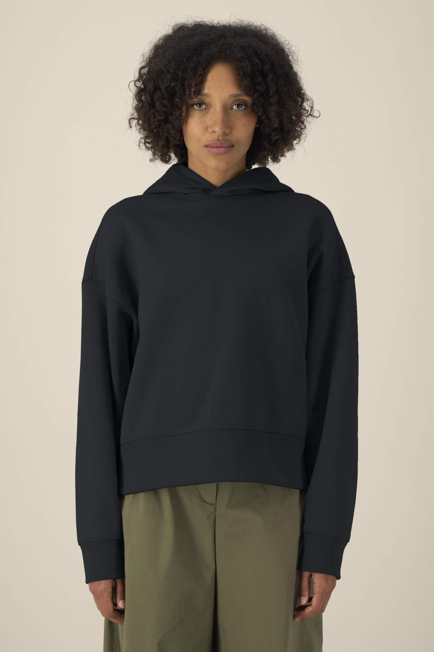 Stanley Stella Voicer Hoodie am Modell, Damen