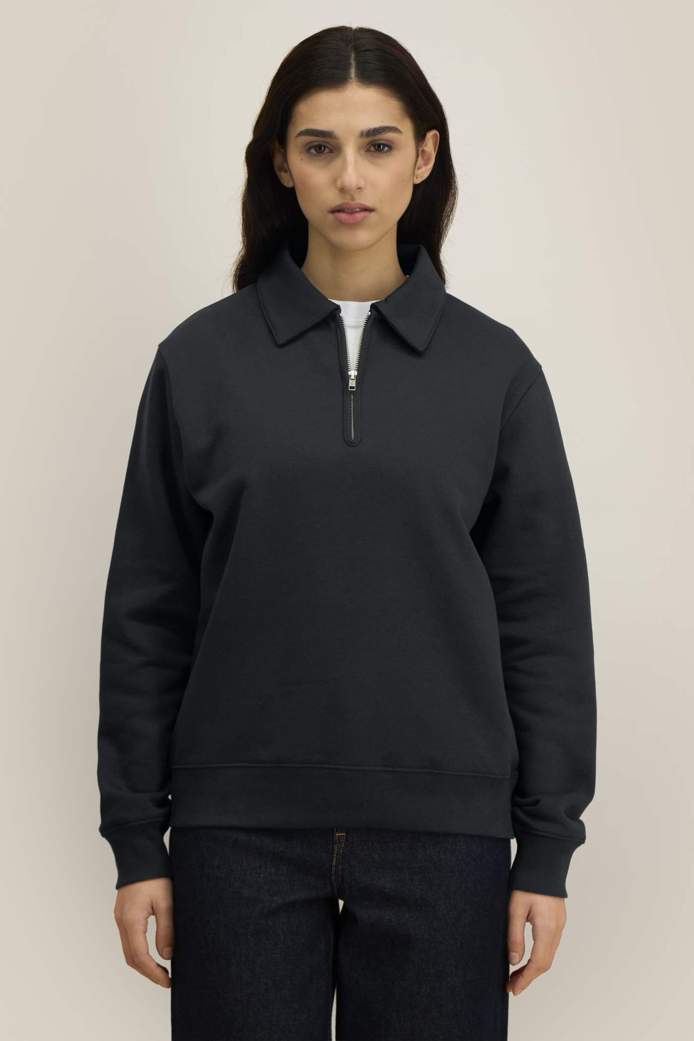 Stanley Stella Proper Polo-Sweatshirt am Modell, Damen