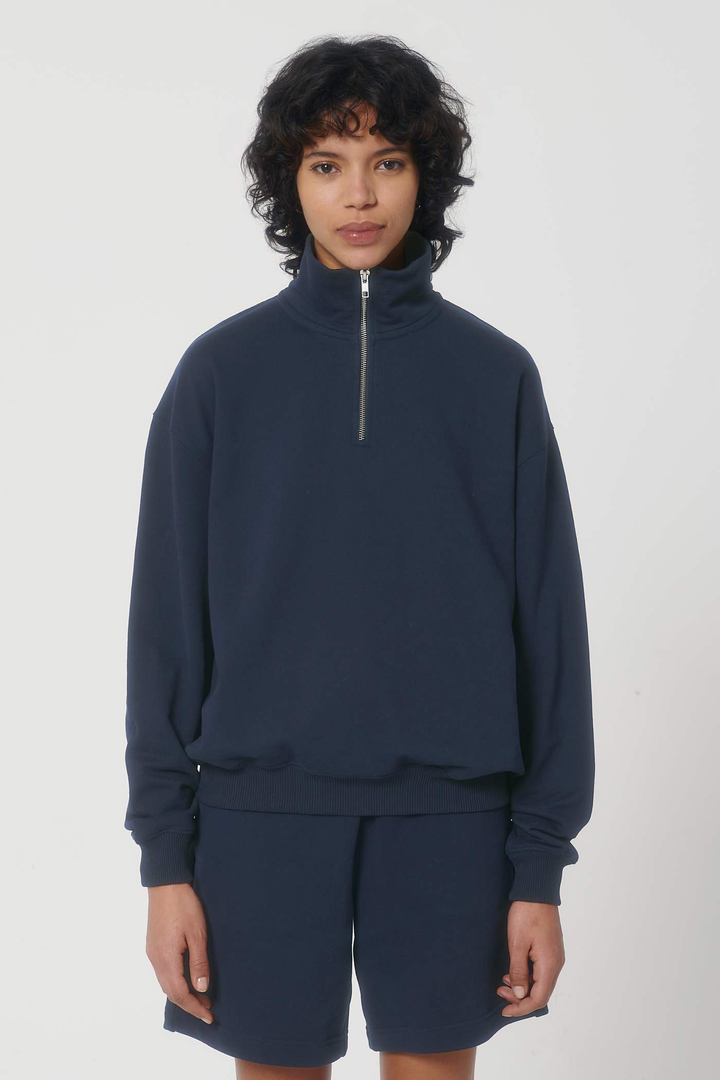 Stanley Stella Miller Dry Sweatshirt am Modell, Damen