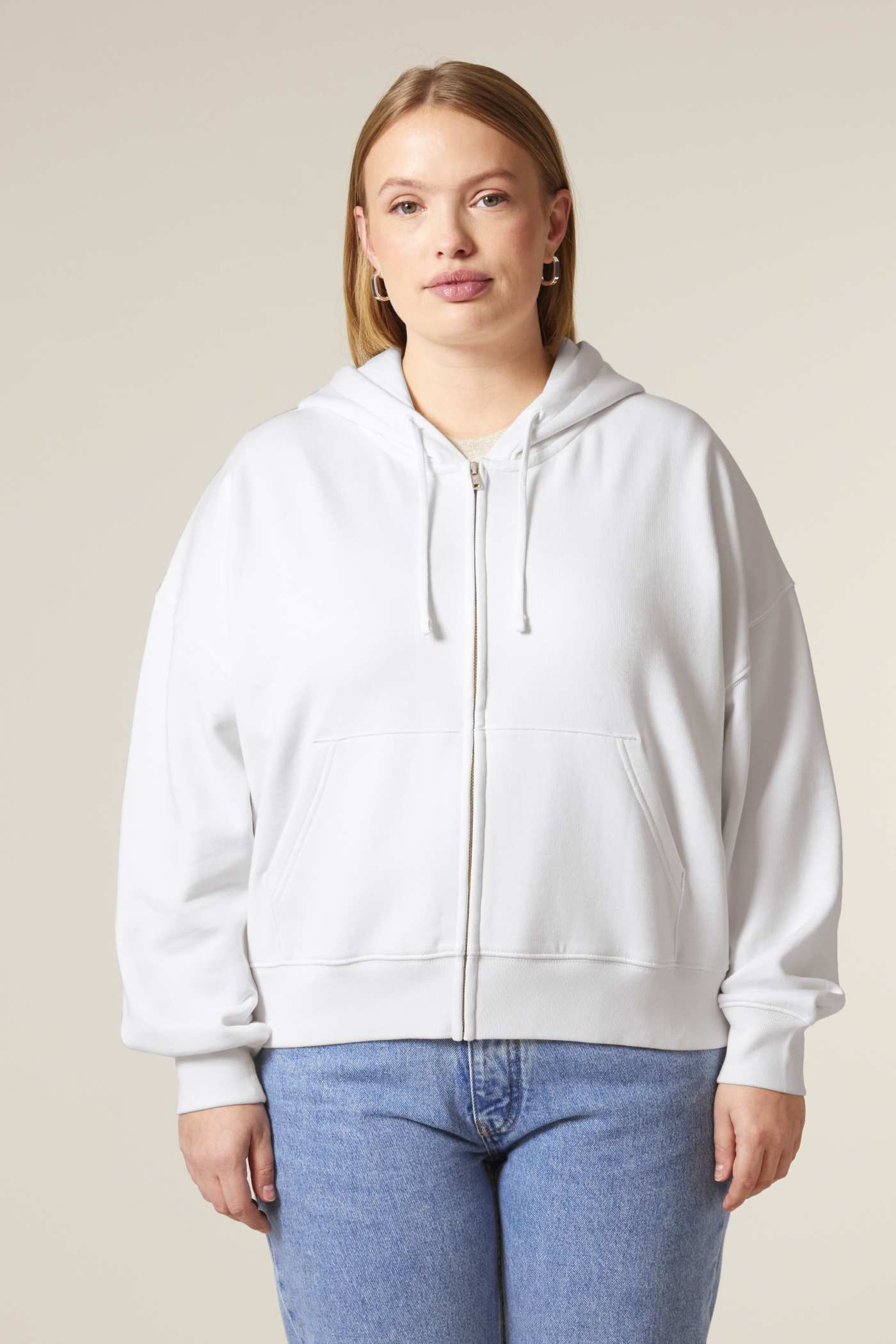 Stanley Stella Stella Ida Damen-Hoodie mit Reißverschluss am Modell